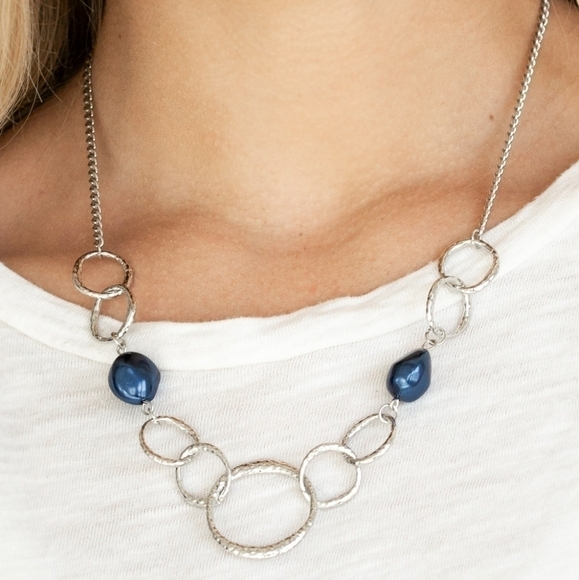 Lead Role Necklace Set - Picture 1 of 3